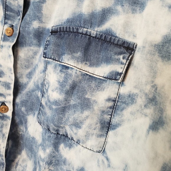 LOVE FIRE BLEACHED ROUND HEM JEAN TOP - Picture 3 of 8